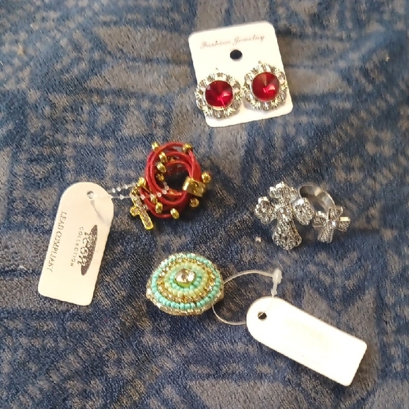 Assorted Jewelry Set with Red, Gold, and Turquoise Accents - Picture 1 of 2
